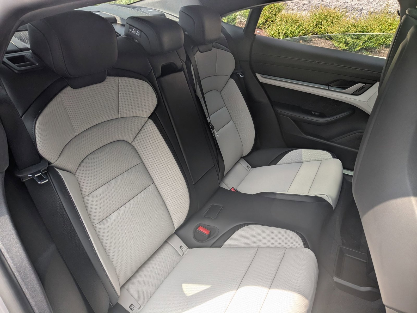 New 2025 Porsche Taycan image 24