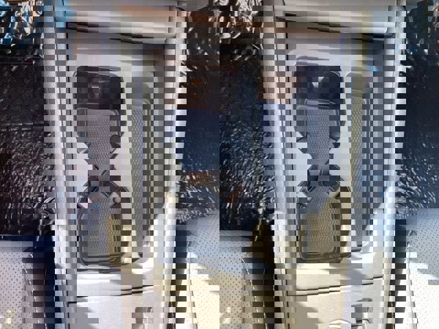 New 2025 Volkswagen Tiguan SE R-Line image 34