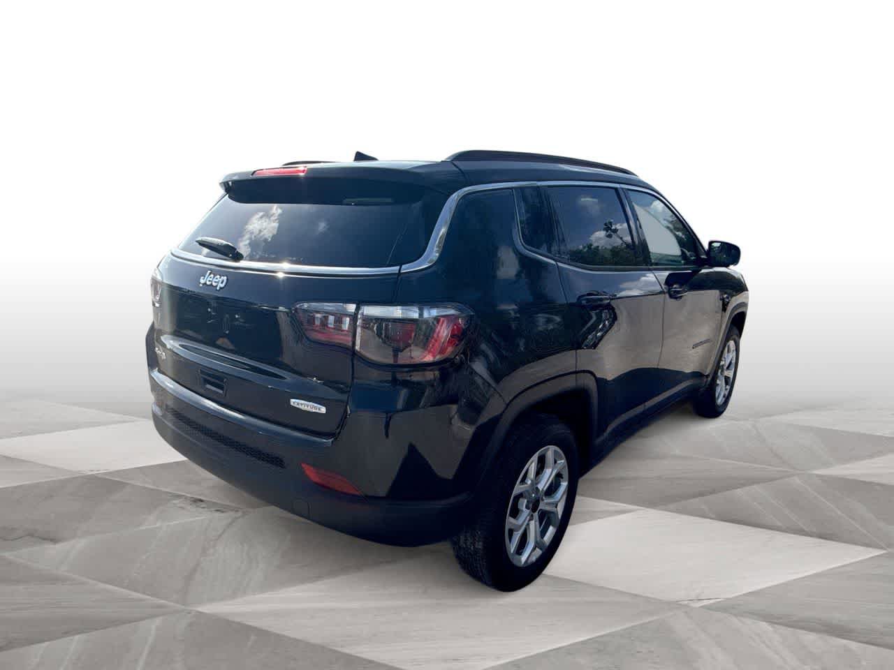 Used 2025 Jeep Compass Latitude AWD/4WD image 8