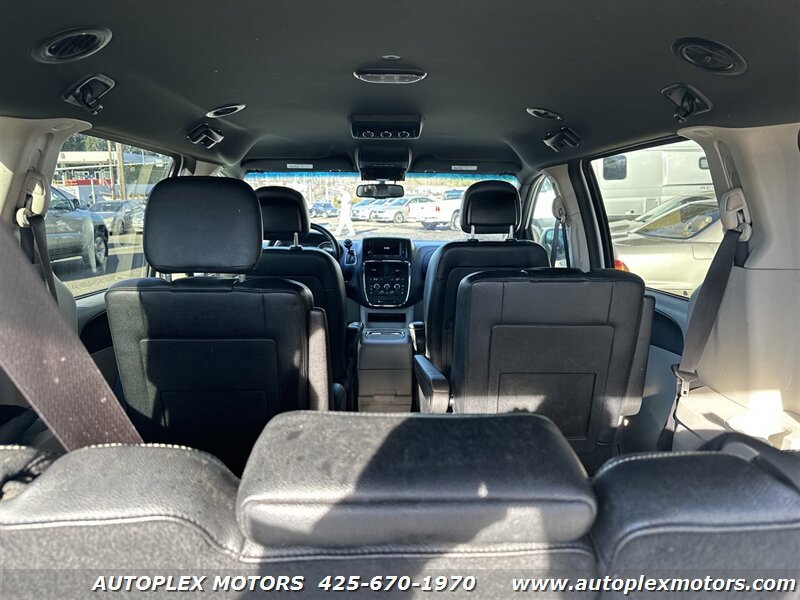 Used 2017 Dodge Grand Caravan SXT FWD image 12