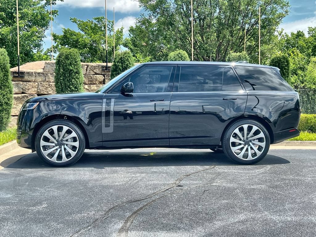 New 2026 Land Rover Range Rover Long Wheelbase SE AWD/4WD image 2