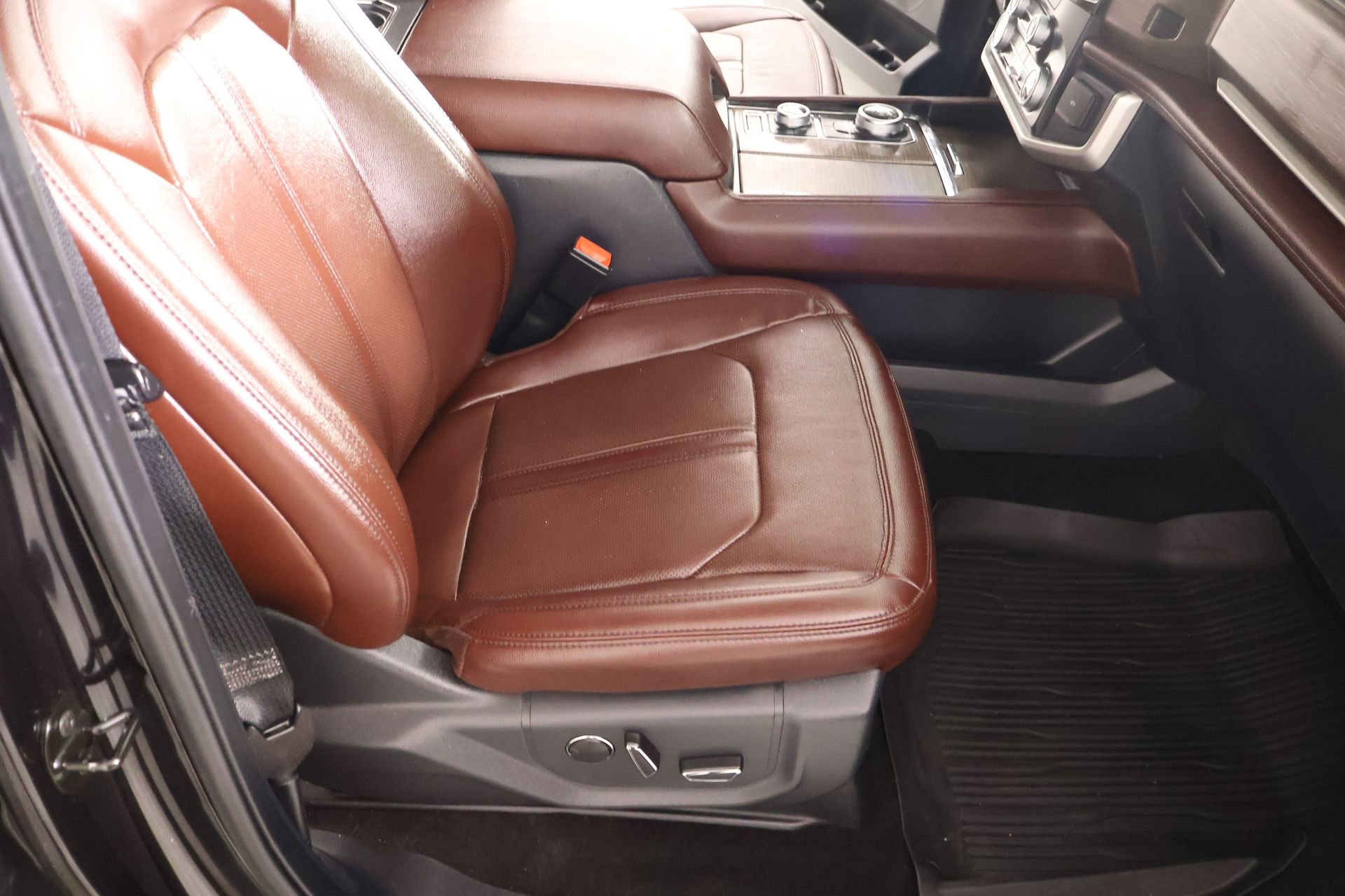 Used 2022 Ford Expedition Limited AWD/4WD image 15