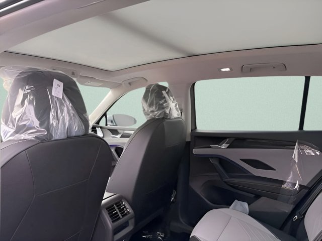 New 2026 Volkswagen Tiguan SE FWD image 5