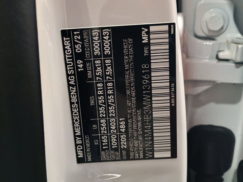 Used 2021 Mercedes-Benz GLB 250 4MATIC image 35