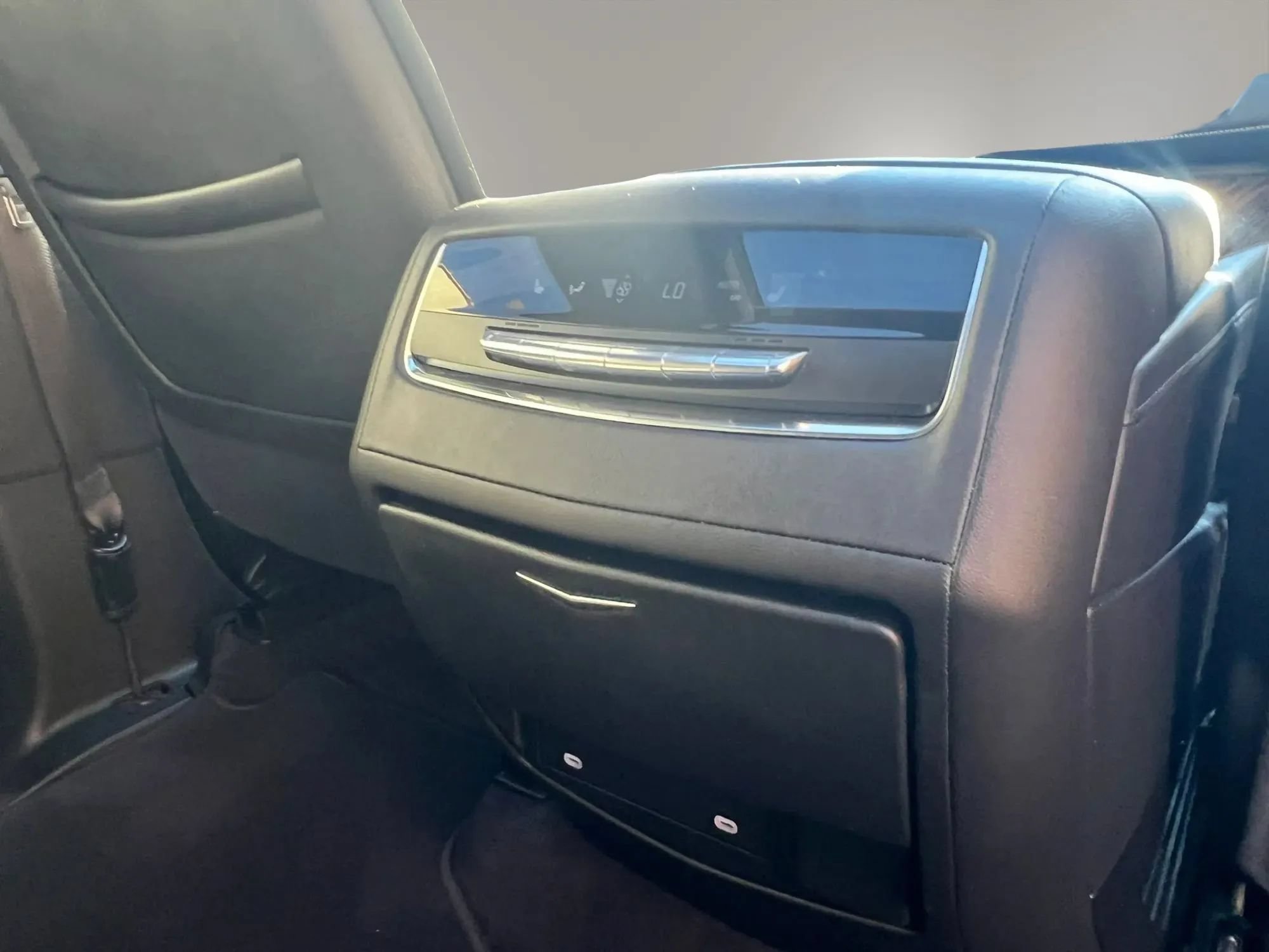 Used 2023 Cadillac Escalade ESV Premium Luxury AWD/4WD image 37