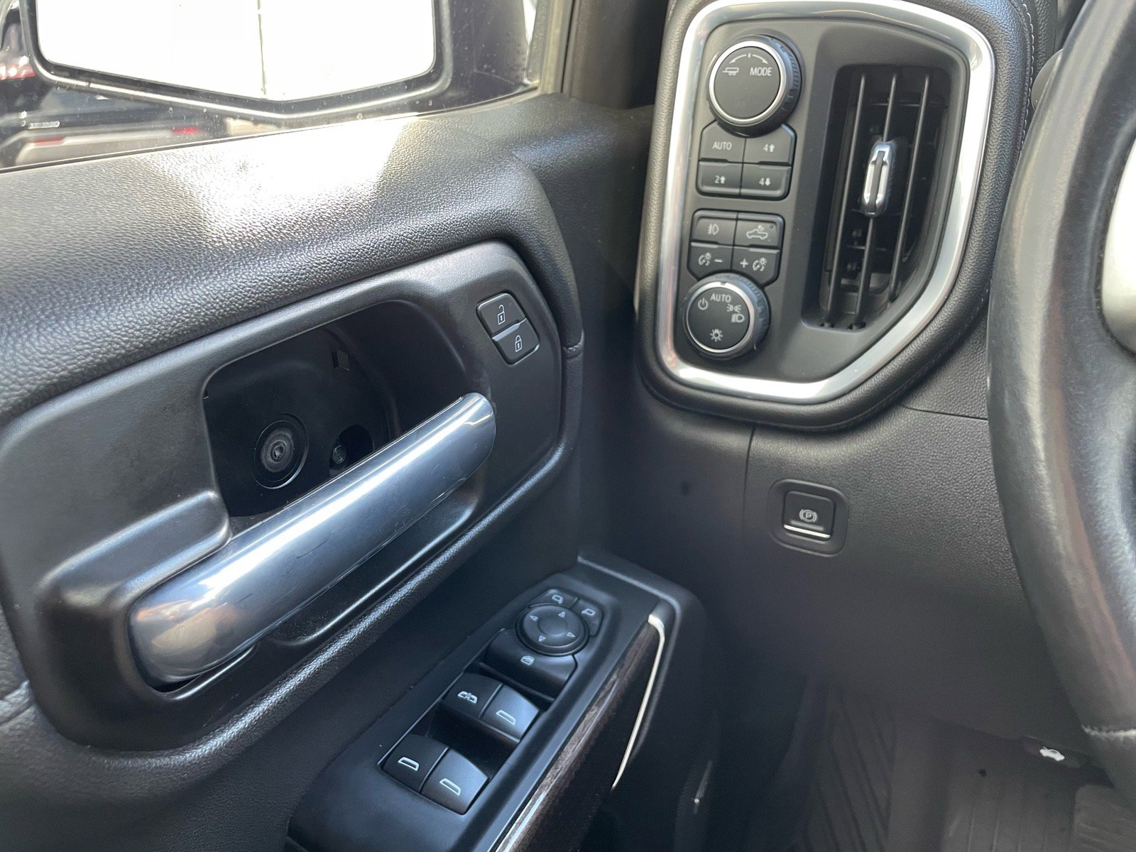 Used 2021 Chevrolet Silverado 1500 LT Trail Boss w/ Convenience Package II image 19