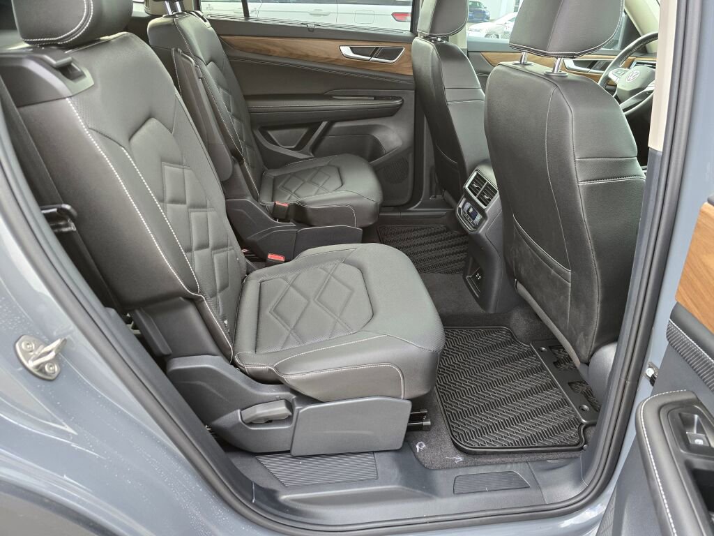 New 2025 Volkswagen Atlas SE image 20
