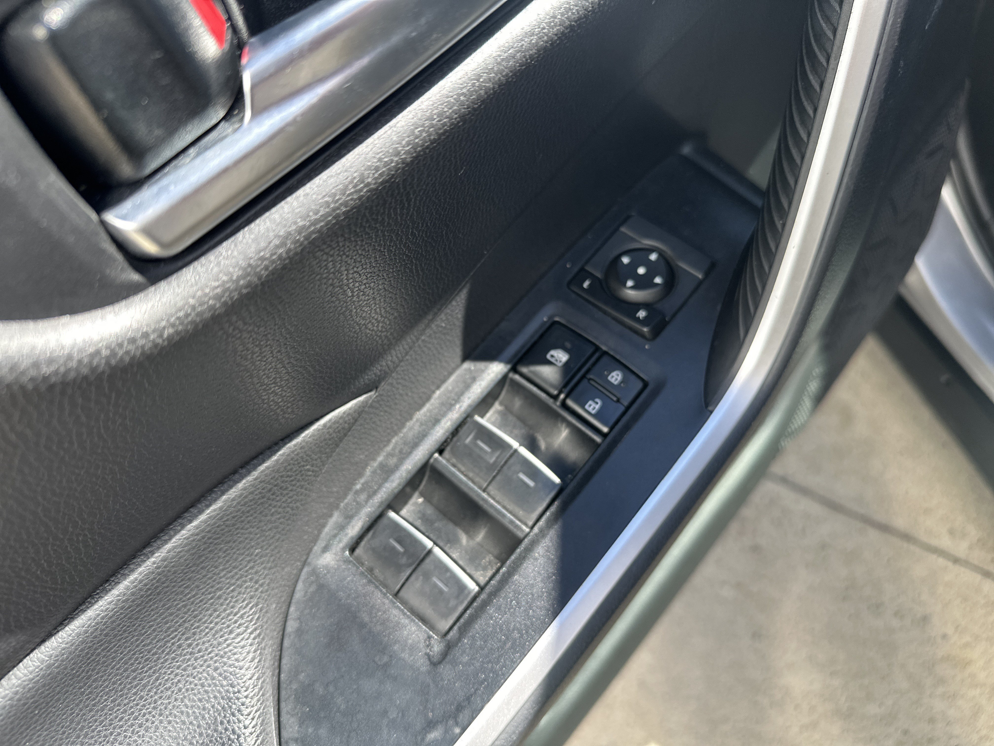 Used 2025 Toyota RAV4 XLE AWD/4WD image 6
