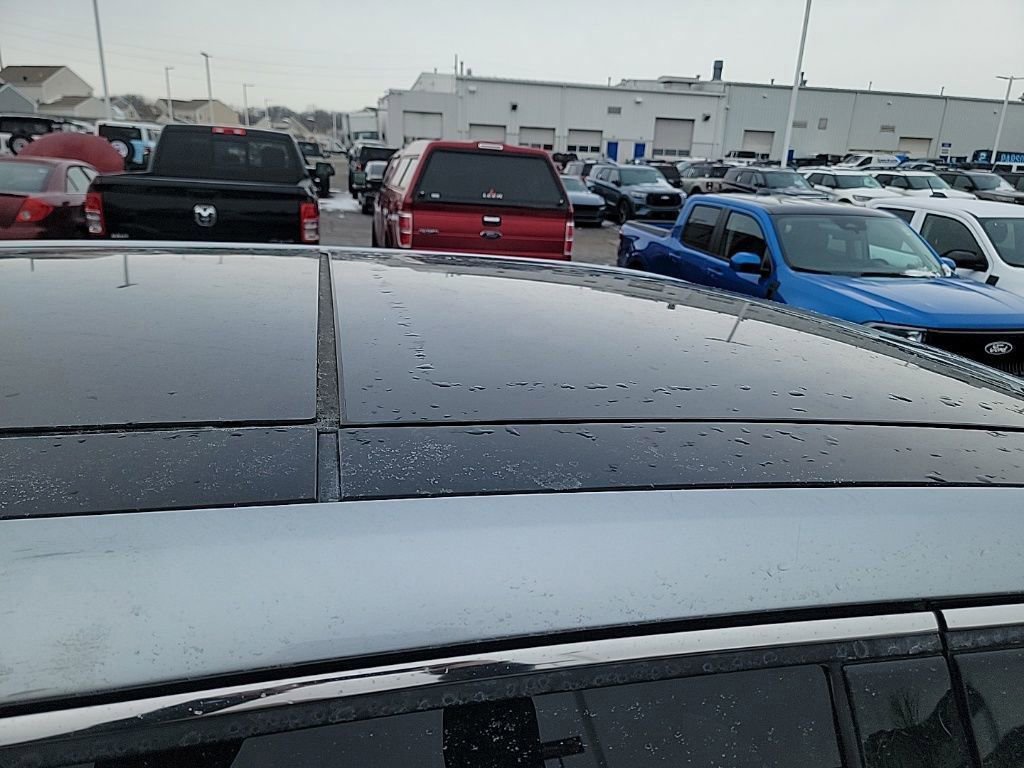 Used 2022 Ford Edge Titanium image 17