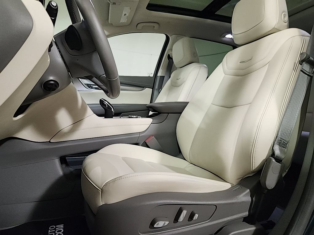 Used 2024 Cadillac XT5 Premium Luxury w/ Technology Package FWD image 10