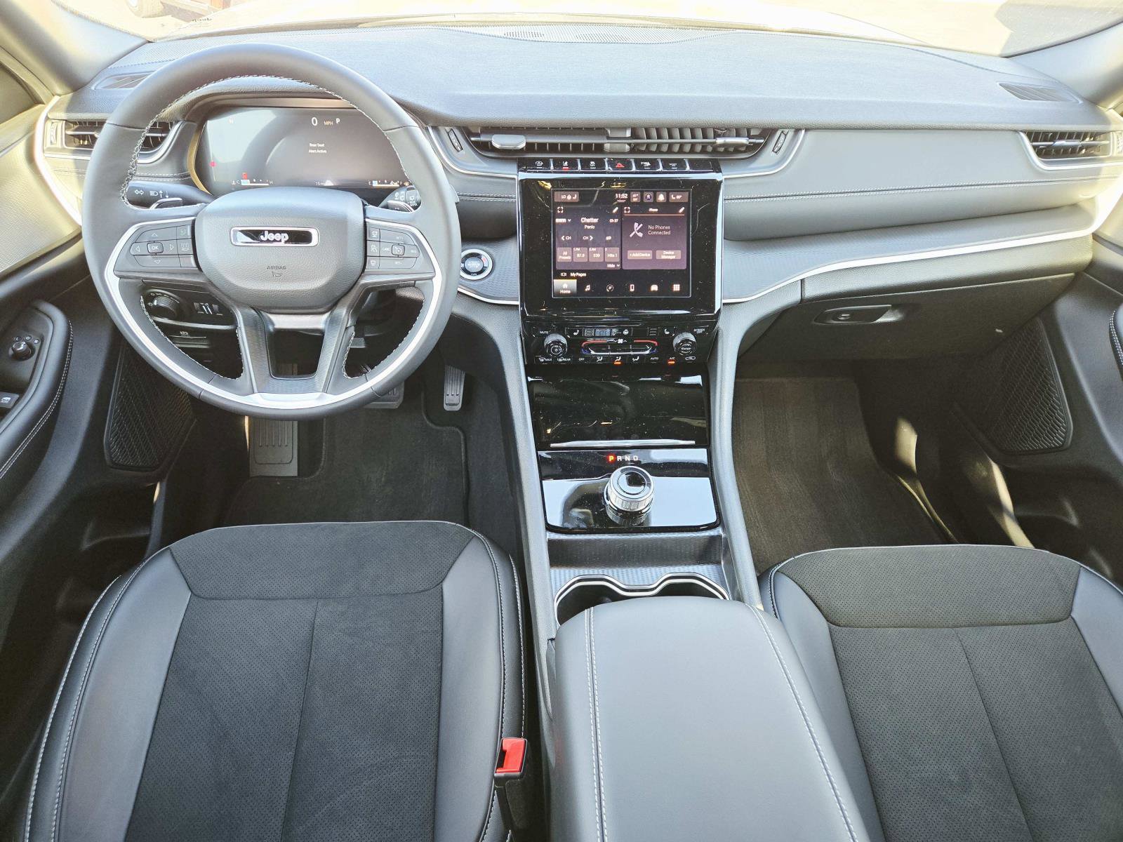 New 2025 Jeep Grand Cherokee Altitude image 10