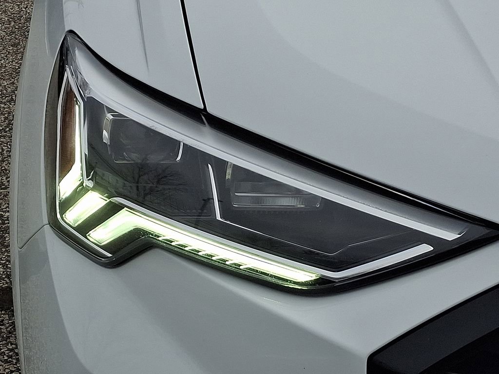 Certified 2025 Audi Q3 2.0T Premium Plus w/ Premium Plus Package image 9