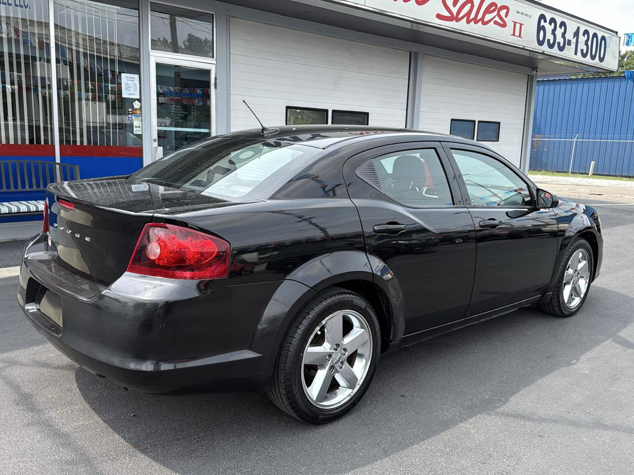 Used 2012 Dodge Avenger SE FWD image 4
