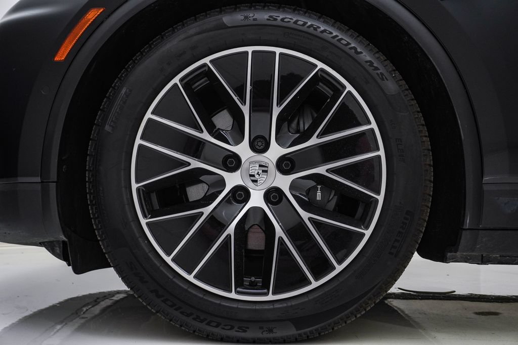 Used 2025 Porsche Macan 4 Electric AWD/4WD image 13