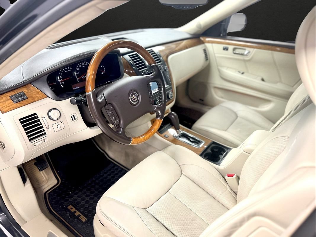Used 2011 Cadillac DTS Platinum FWD image 17