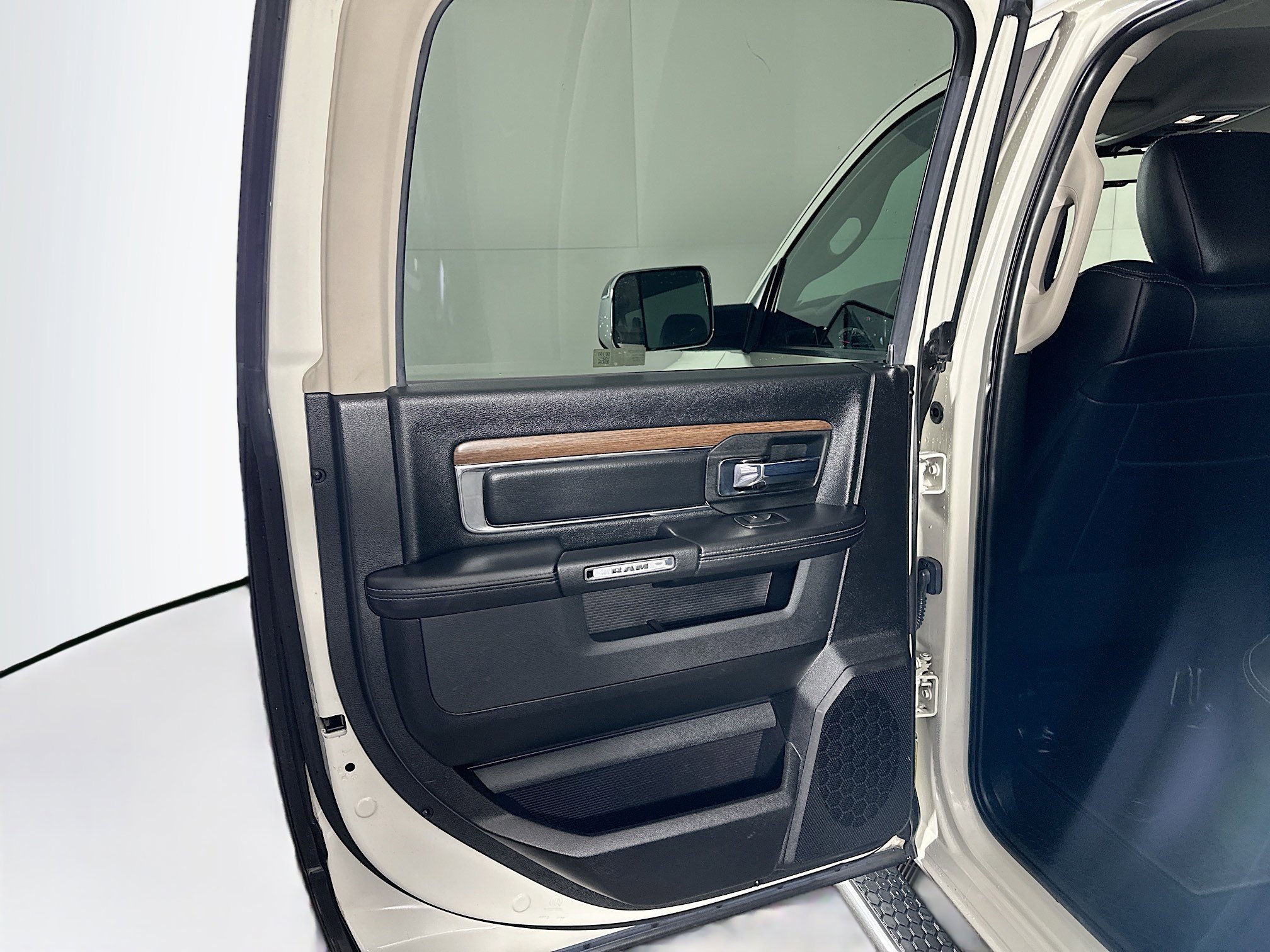 Used 2016 RAM 1500 Laramie w/ Convenience Group image 25