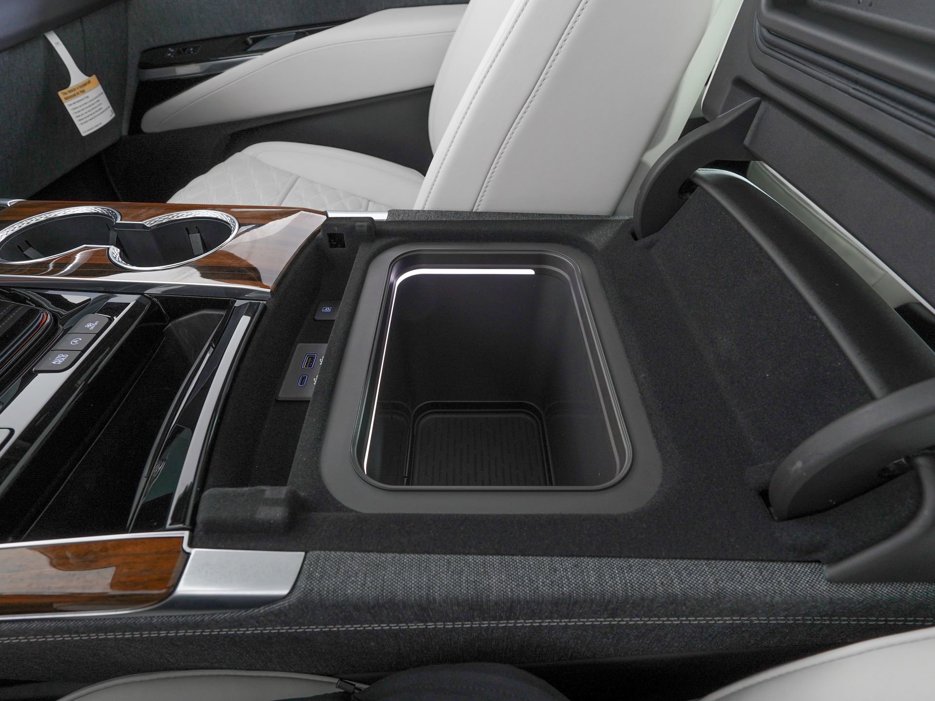 Used 2026 Cadillac Escalade Platinum Sport w/ LPO, Floor Liner Package image 33