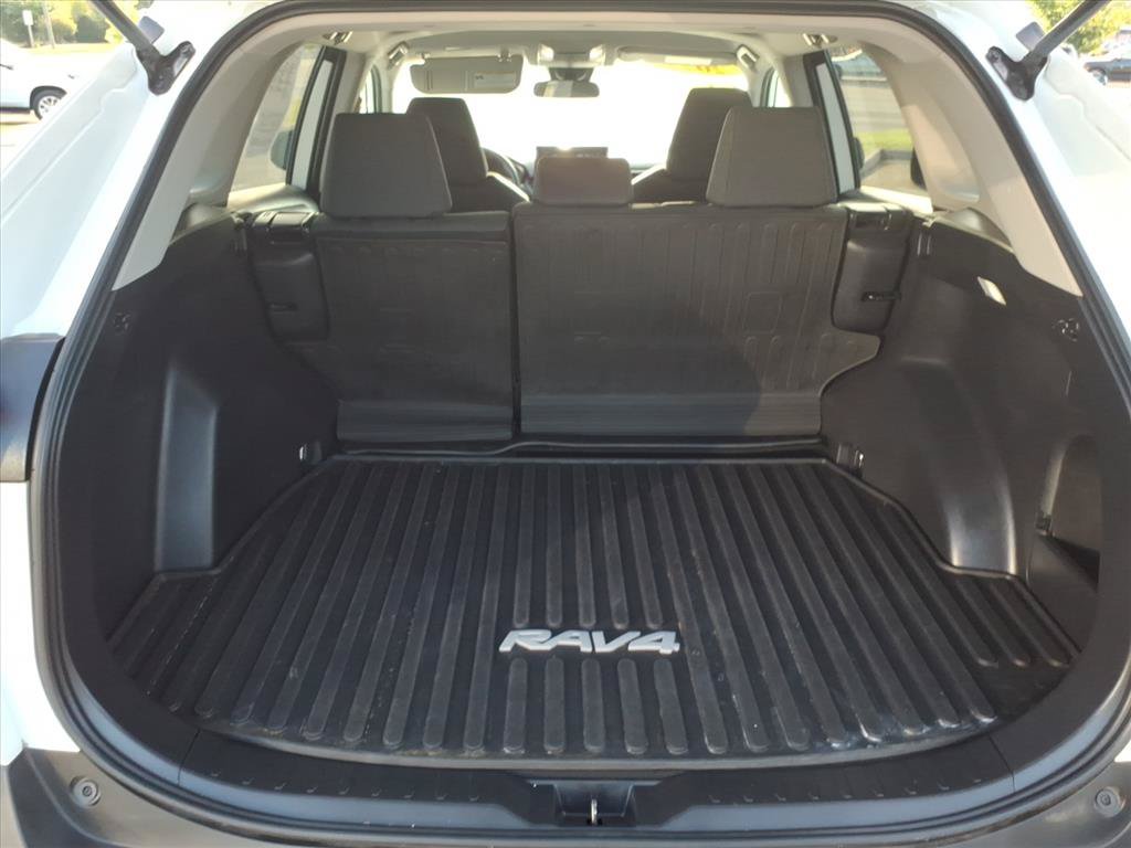 Used 2022 Toyota RAV4 LE AWD/4WD image 10