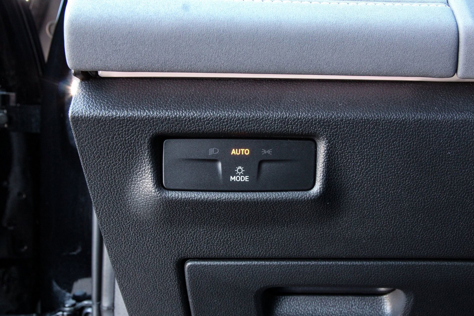 Certified 2025 Volkswagen Tiguan SE FWD image 16