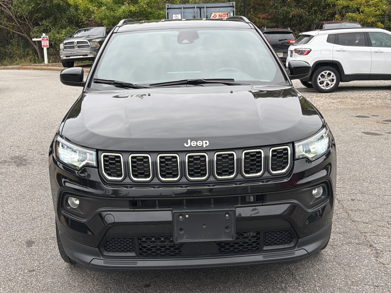 Used 2024 Jeep Compass Latitude AWD/4WD image 3