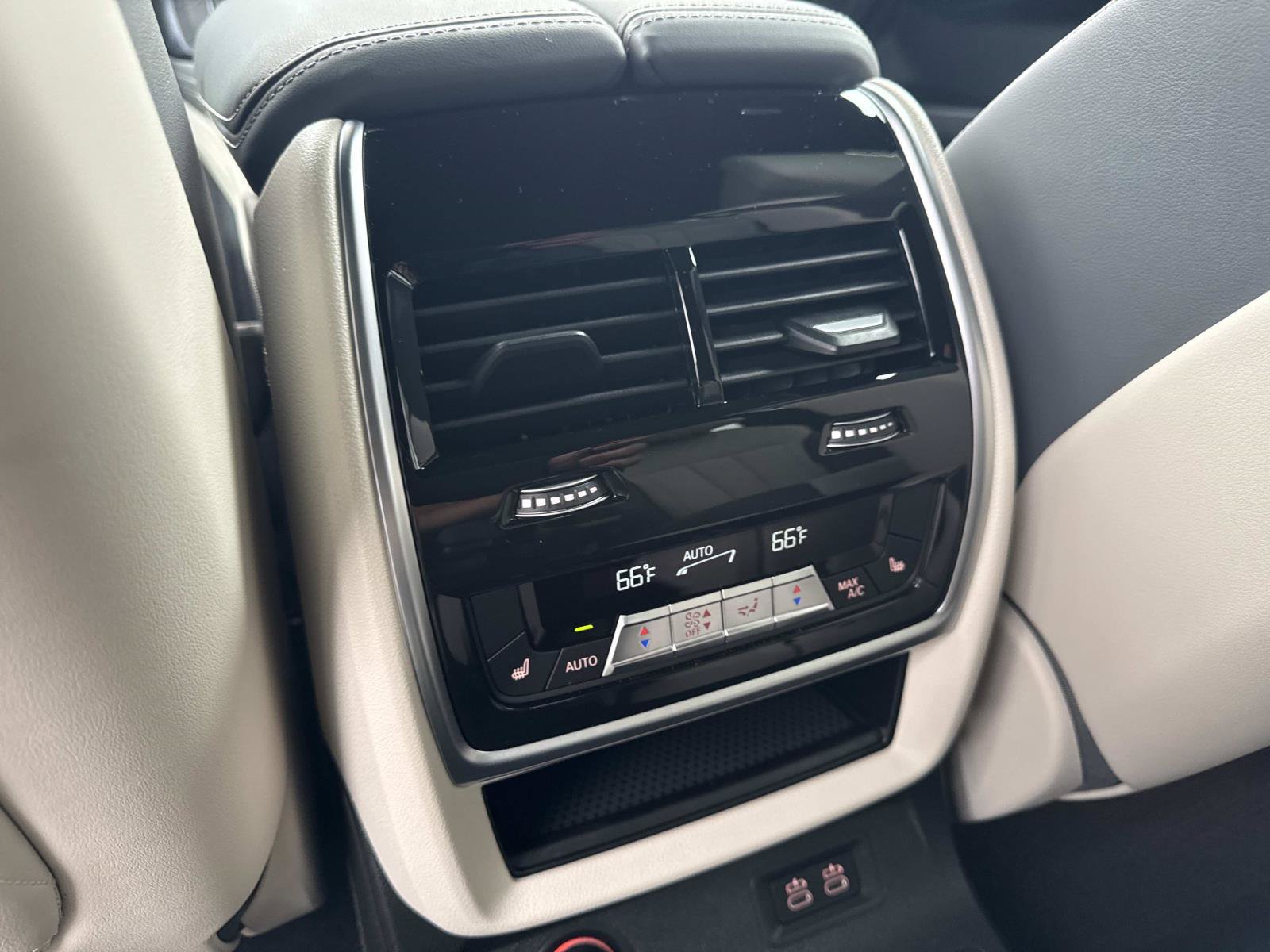 Certified 2025 BMW ALPINA XB7 AWD/4WD image 16