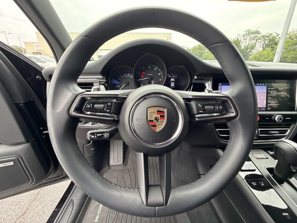 Used 2025 Porsche Macan AWD/4WD image 11