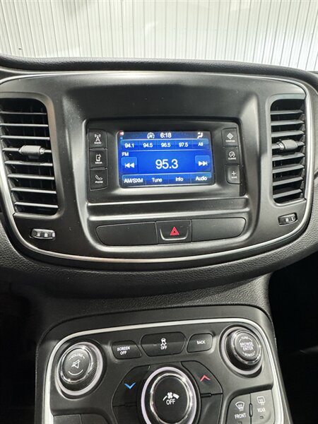 Used 2015 Chrysler 200 Limited w/ Convenience Group FWD image 8