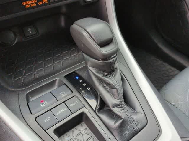 Used 2021 Toyota RAV4 XLE FWD image 31