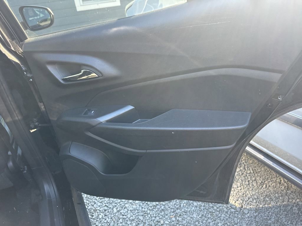Used 2025 Chevrolet Trax ACTIV w/ Sunroof Package image 8