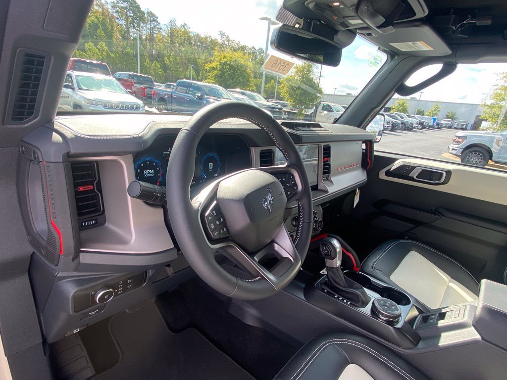 New 2026 Ford Bronco Outer Banks w/ Sasquatch Package AWD/4WD image 9