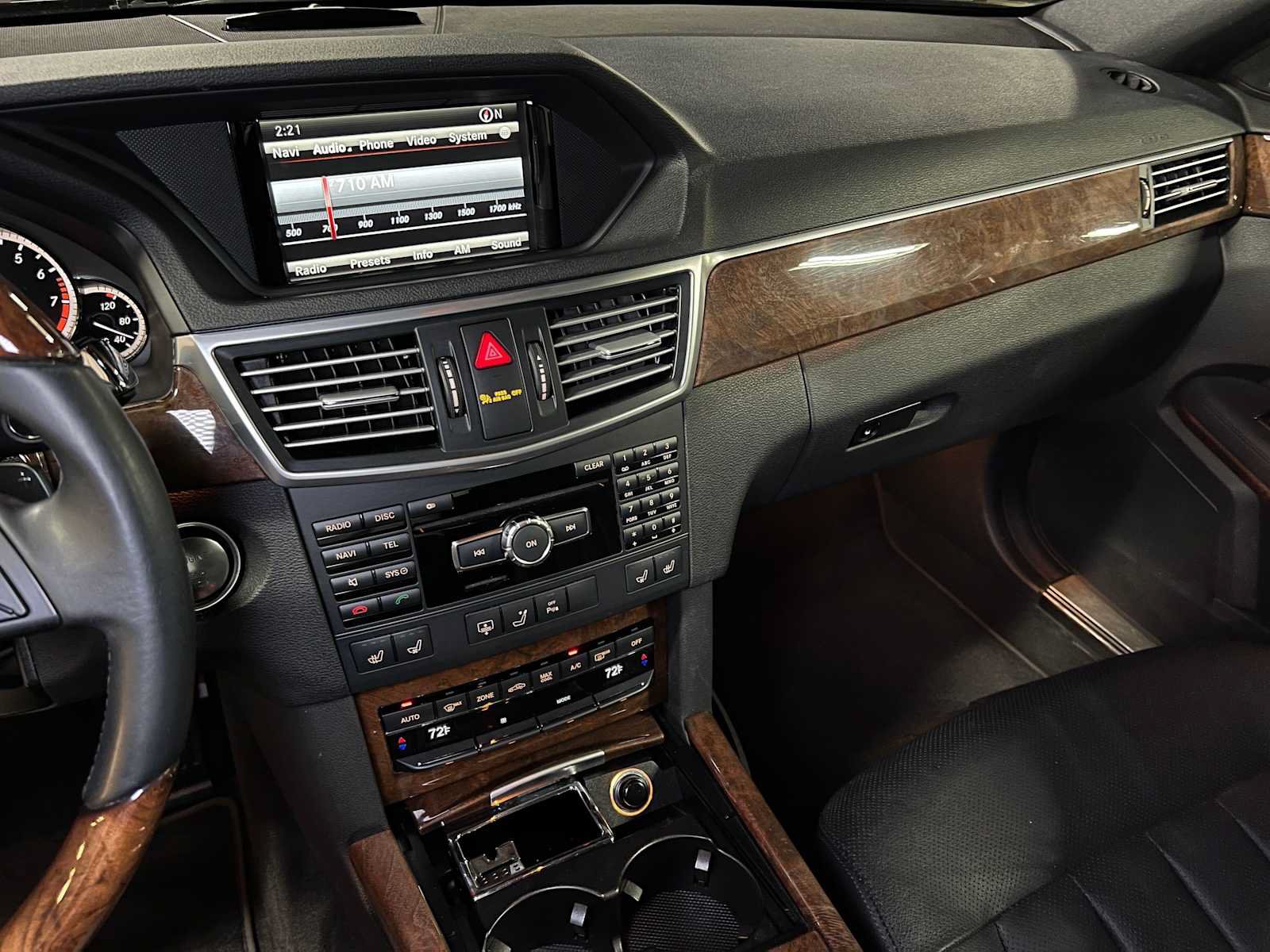 Used 2013 Mercedes-Benz E 550 4MATIC Sedan image 32