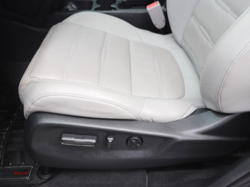 Used 2018 Honda CR-V Touring image 19