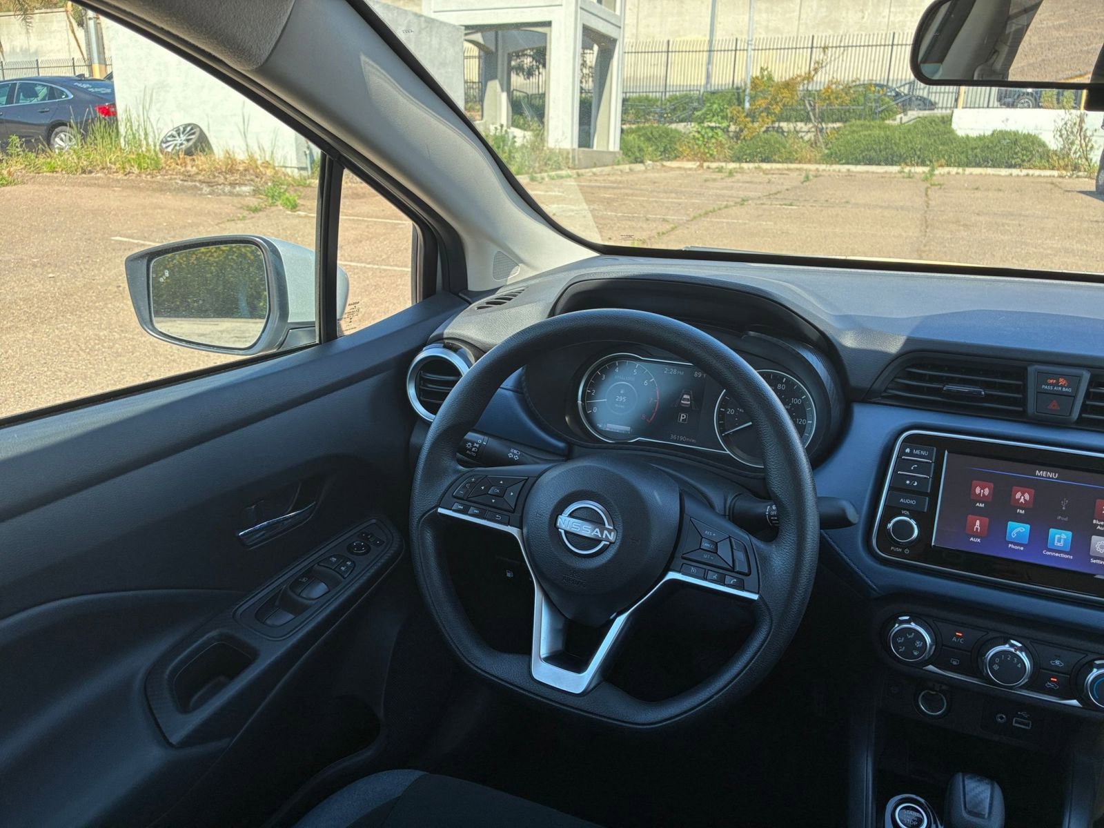 Used 2025 Nissan Versa SV image 32