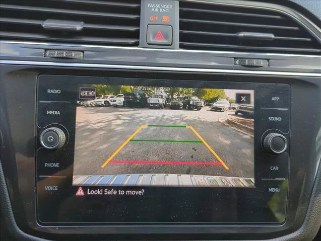 Used 2021 Volkswagen Tiguan SE w/ Panoramic Sunroof Package FWD image 21