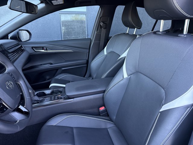 Used 2025 Toyota Camry SE FWD image 5