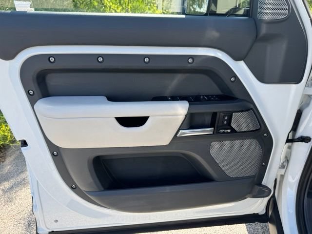 Certified 2024 Land Rover Defender 130 X-Dynamic SE AWD/4WD image 8