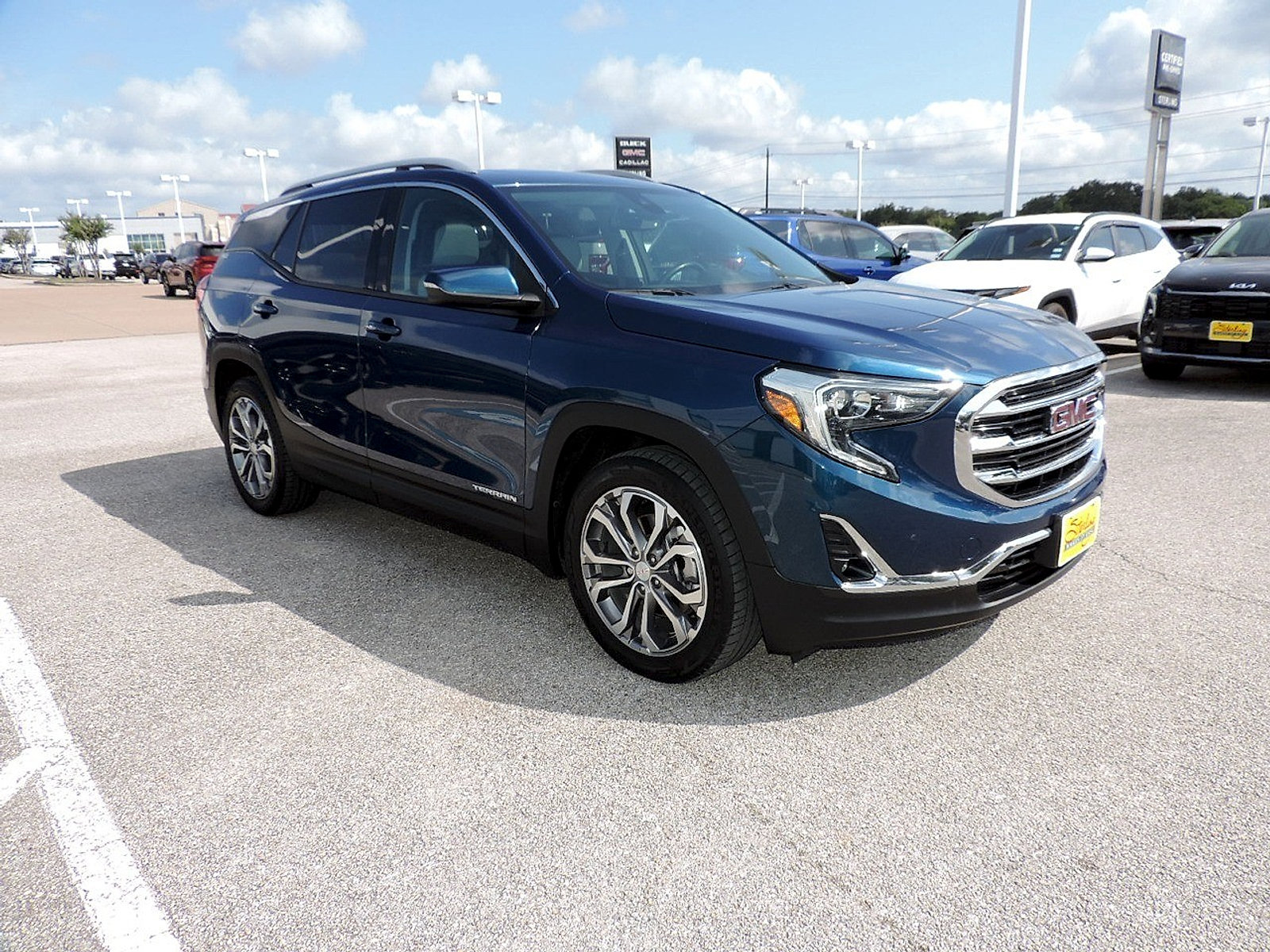 Used 2020 GMC Terrain SLT w/ Preferred Package FWD image 3
