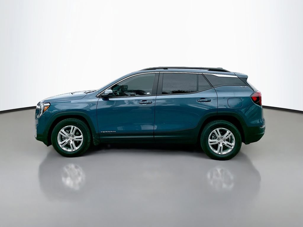Used 2024 GMC Terrain SLE w/ Driver Convenience Package FWD image 4