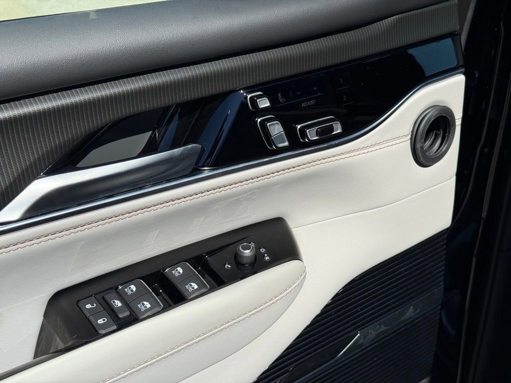 New 2026 Jeep Grand Wagoneer Summit AWD/4WD image 10