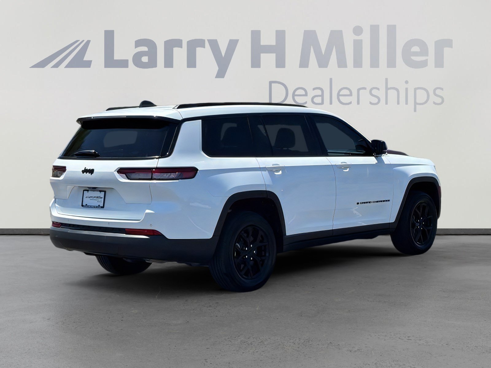 Used 2025 Jeep Grand Cherokee L Altitude RWD image 6