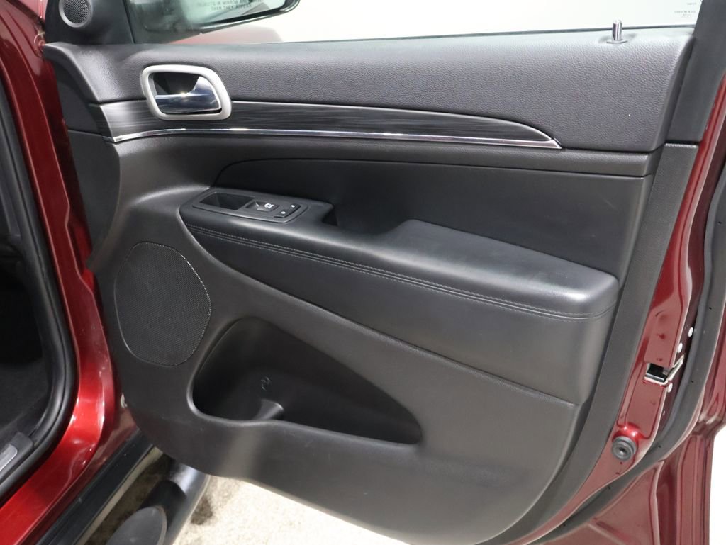 Used 2019 Jeep Grand Cherokee Limited image 23