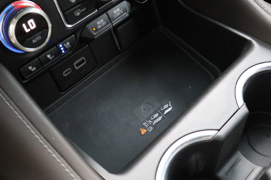 Certified 2024 GMC Yukon XL SLT w/ SLT Premium Package image 19