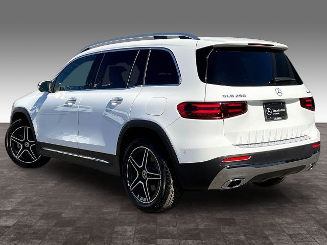 Used 2026 Mercedes-Benz GLB 250 4MATIC image 4