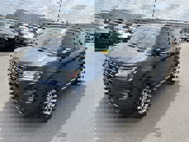 Used 2017 Ford Explorer XLT w/ Equipment Group 202A image 12