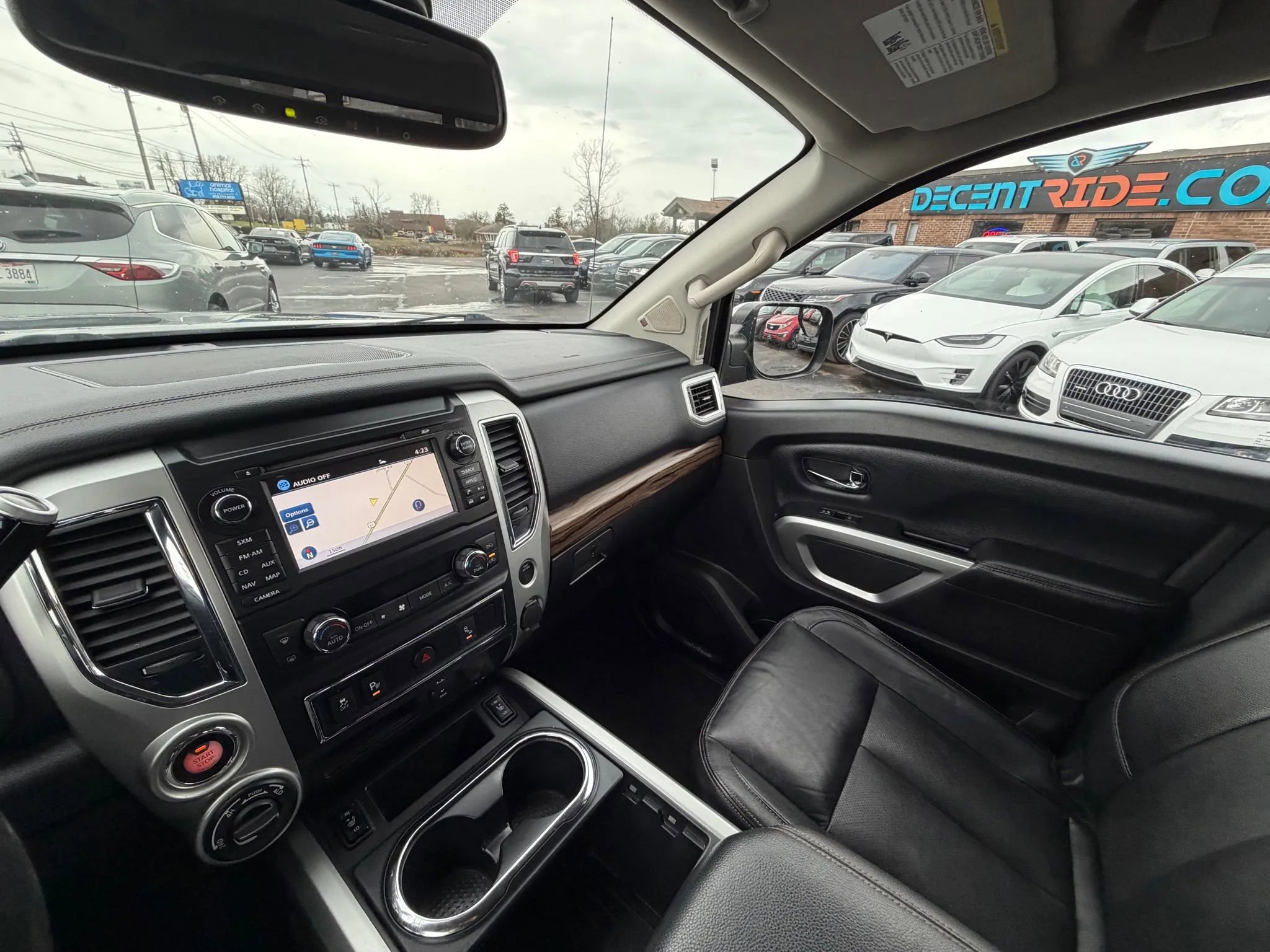 Used 2018 Nissan Titan SL AWD/4WD image 21