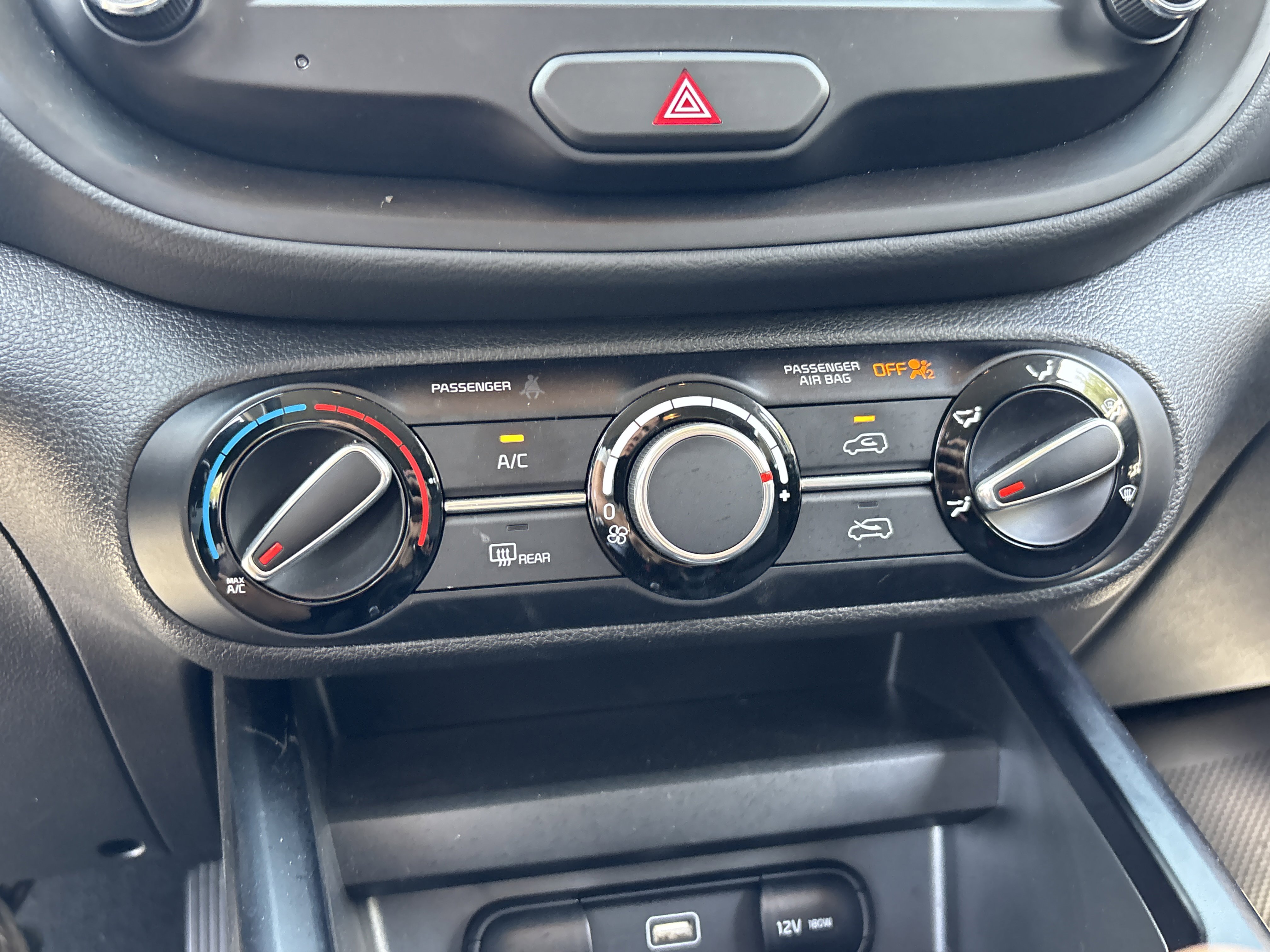 Certified 2025 Kia Soul LX w/ LX Technology Package FWD image 22