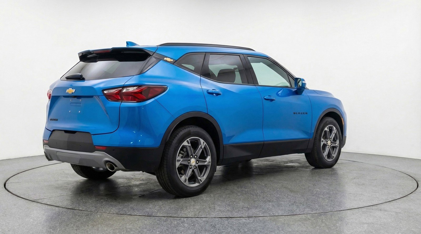 Used 2025 Chevrolet Blazer LT FWD image 9