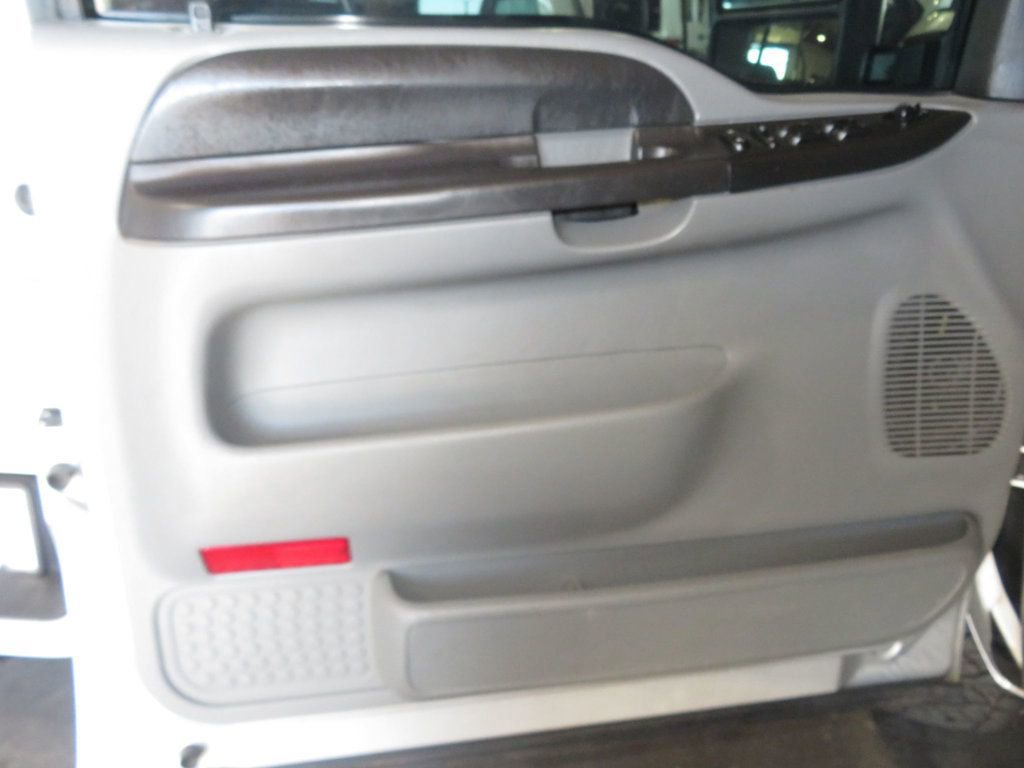 Used 2005 Ford F350 XLT image 17