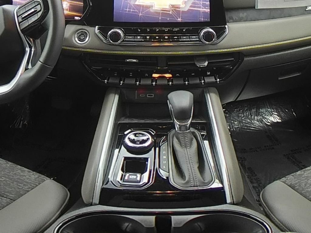 Used 2024 Chevrolet Colorado ZR2 image 11