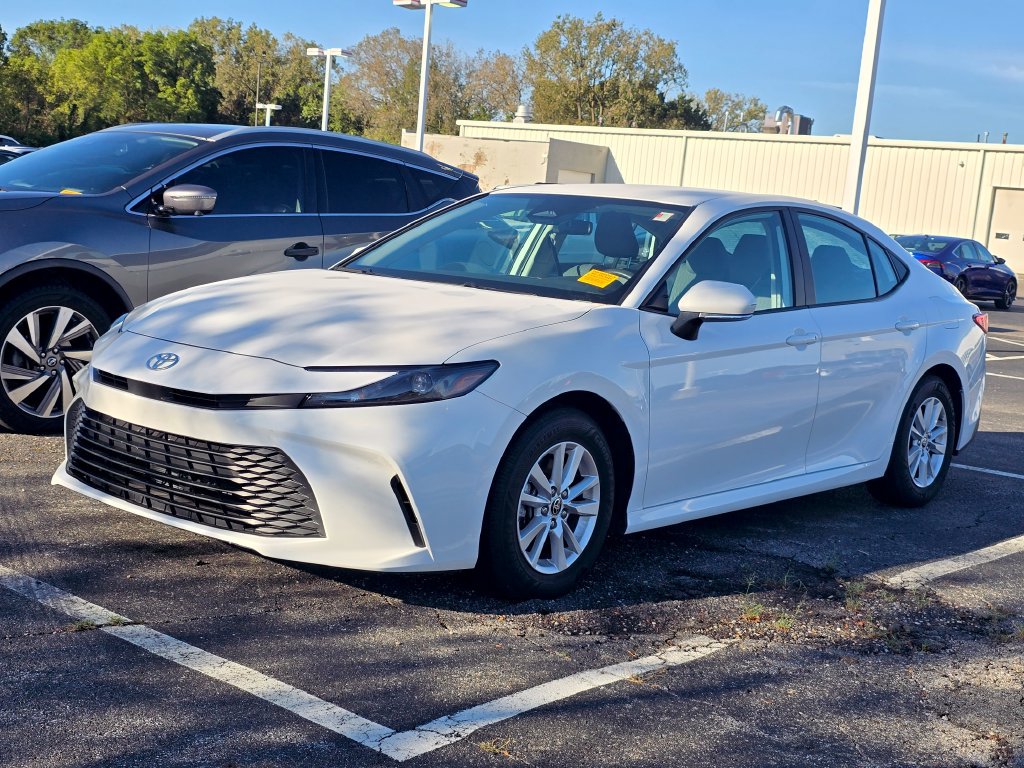 Used 2025 Toyota Camry LE FWD image 3